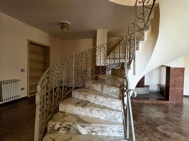 Case e ville in vendita di 240 m²