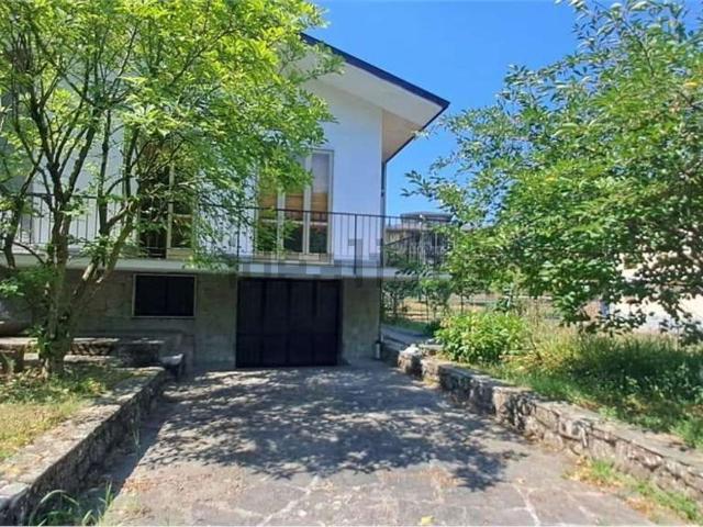 Case e ville in vendita di 240 m²