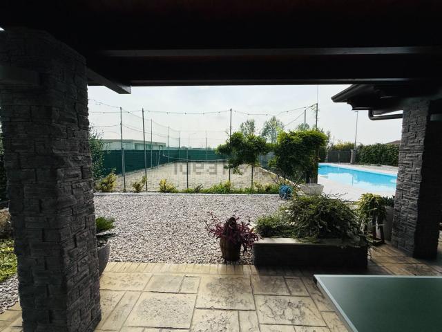Case e ville in vendita di 240 m²
