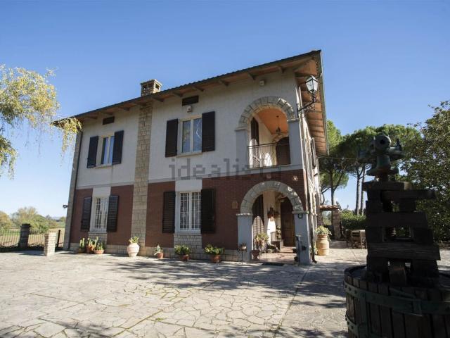 Case e ville in vendita di 240 m²