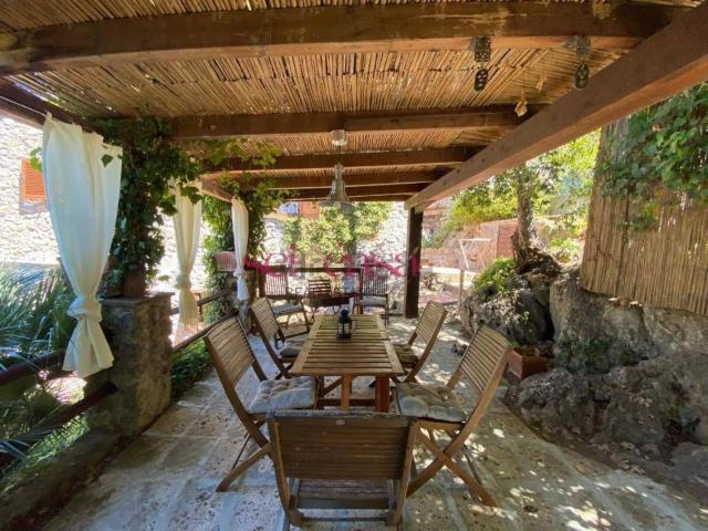 Case e ville in vendita di 240 m²