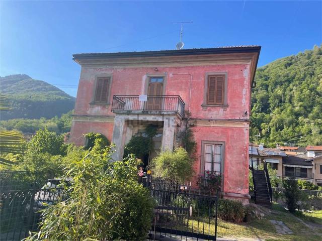 Case e ville in vendita di 240 m²