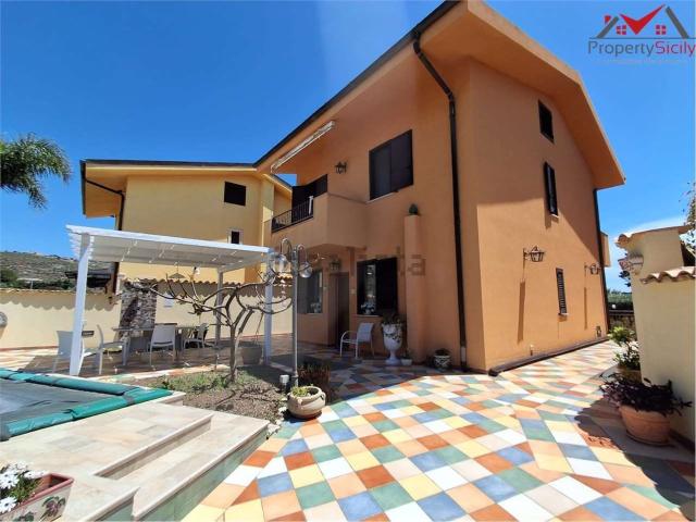 Case e ville in vendita di 240 m²