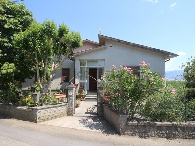 Case e ville in vendita di 240 m²