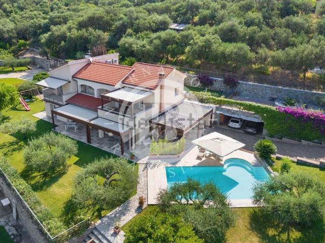 Case e ville in vendita di 240 m²
