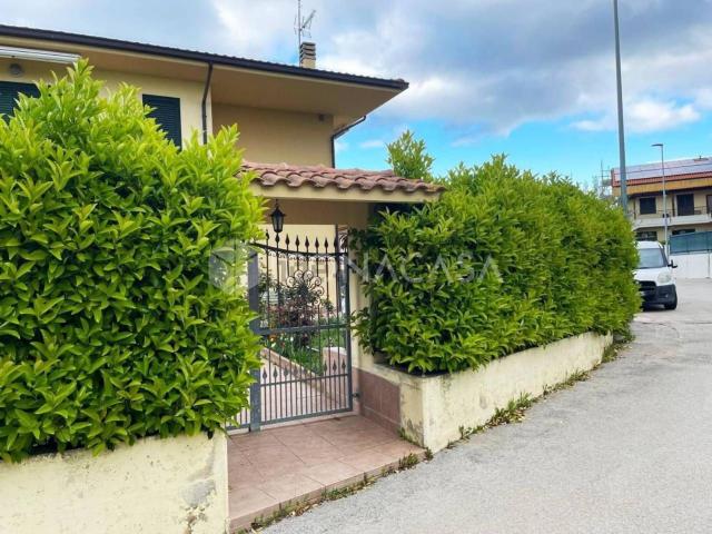 Case e ville in vendita di 240 m²