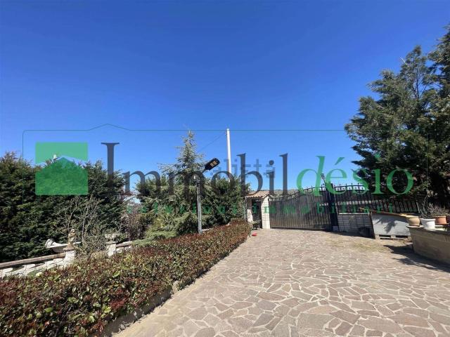 Case e ville in vendita di 240 m²