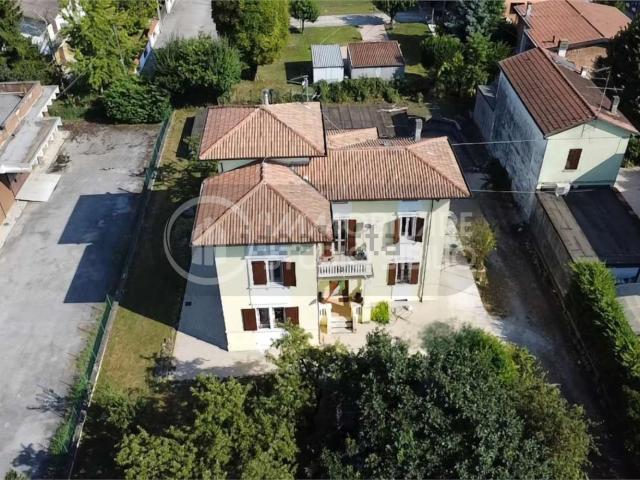 Case e ville in vendita di 240 m²