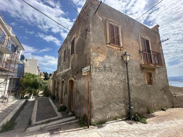 Case e ville in vendita di 240 m² in Via calascione, 8