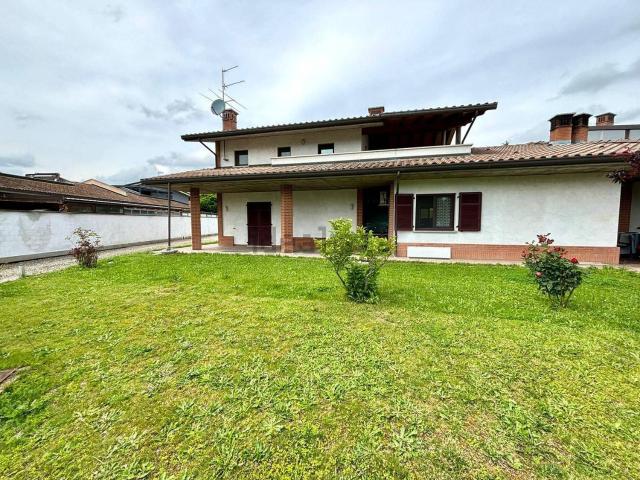 Case e ville in vendita di 240 m² in Via Campagna, 295