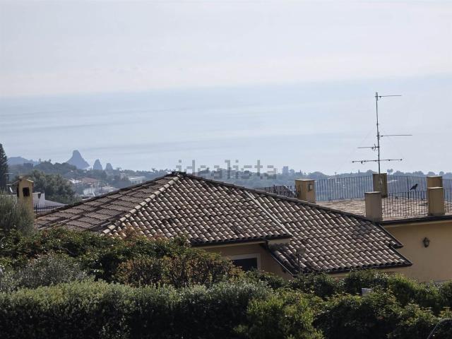 Case e ville in vendita di 240 m² in Via Carrubbazza