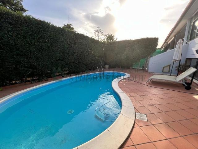 Case e ville in vendita di 240 m² in Via Chico Mendes, 1
