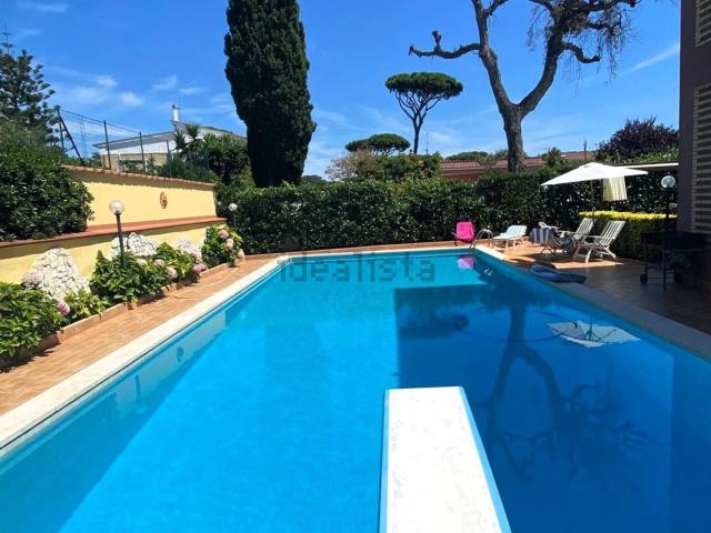 Case e ville in vendita di 240 m² in Via Amaranto