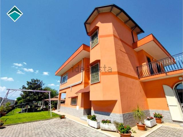 Case e ville in vendita di 240 m² in Via Antonio Clemente