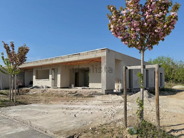 Case e ville in vendita di 240 m² in Via Adria