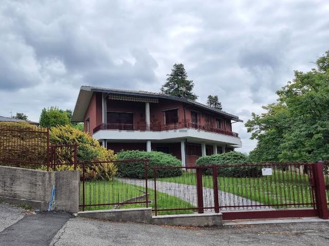 Case e ville in vendita di 240 m² in Via Agello Francesco, 48