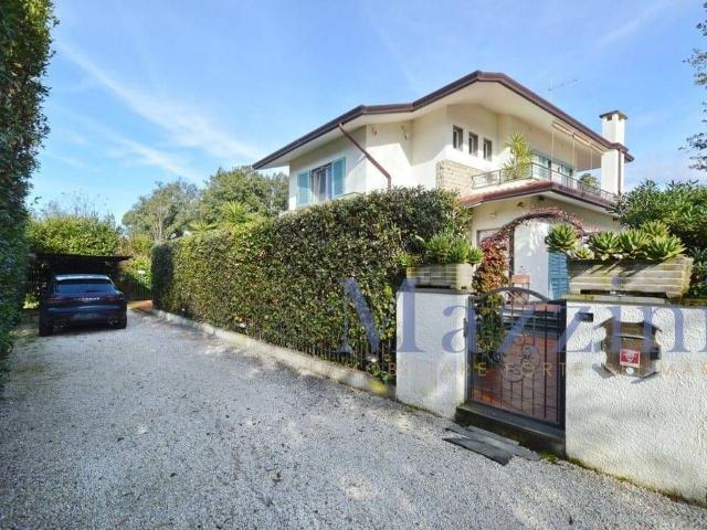 Case e ville in vendita di 240 m² in Via Alessandro Volta