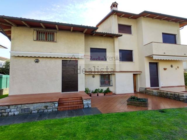 Case e ville in vendita di 240 m² in Via Benedetto Brin