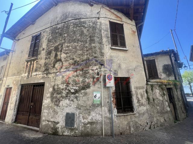 Case e ville in vendita di 240 m² in Via G.Garibaldi