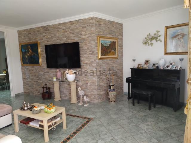 Case e ville in vendita di 240 m² in Via Gaetano Donizetti, 26