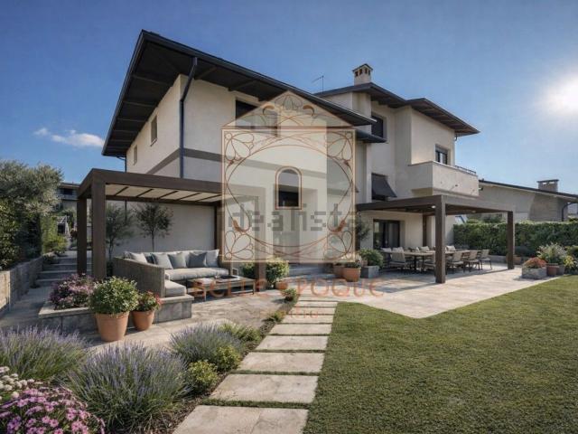 Case e ville in vendita di 240 m² in Via Gaetano Donizetti