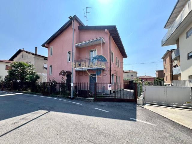 Case e ville in vendita di 240 m² in Via Galileo Galilei