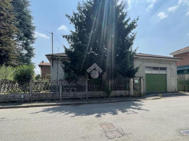 Case e ville in vendita di 240 m² in Via Gerenzano, 28