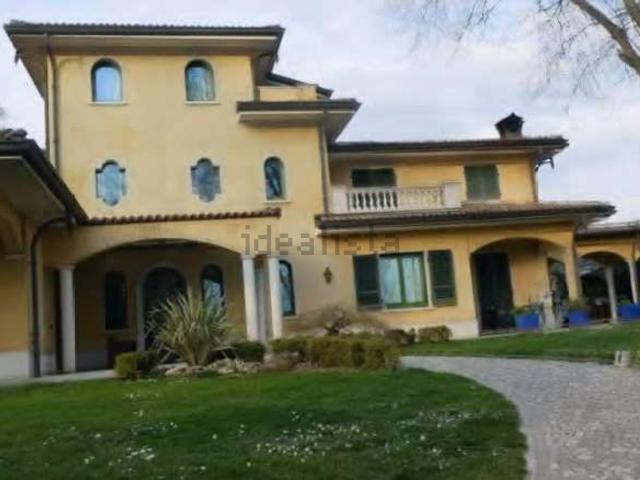 Case e ville in vendita di 240 m² in Via Giulio Scotti