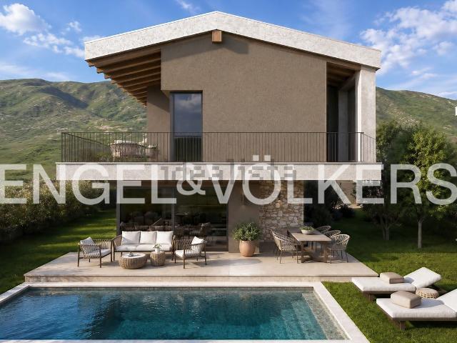 Case e ville in vendita di 240 m² in Via Giare di Sopra