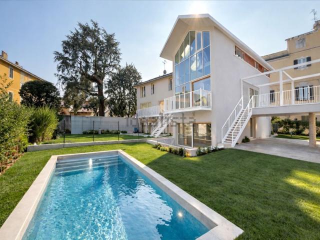 Case e ville in vendita di 270 m² in Via Giosue Carducci