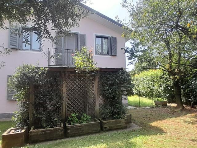 Case e ville in vendita di 240 m² in Via Giosuè Ceriani, 10