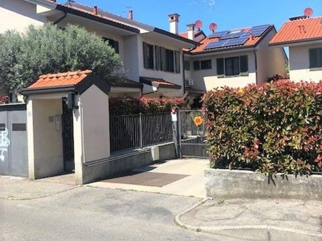 Case e ville in vendita di 240 m² in Via gramsci