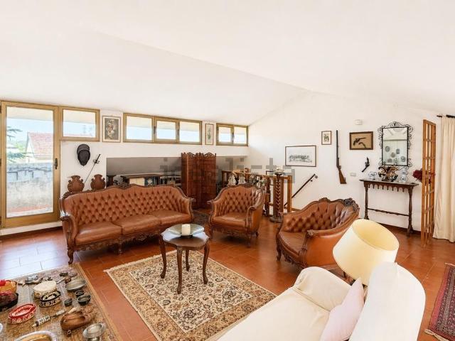 Case e ville in vendita di 240 m² in Via Guglielmo Marconi, 50051