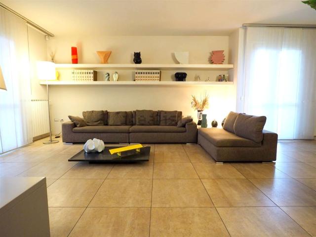 Case e ville in vendita di 240 m² in Via Don Lorenzo Milani, 33
