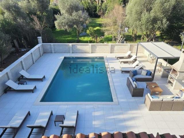 Case e ville in vendita di 240 m² in Via degli Hibiscus, 13