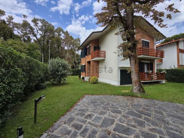 Case e ville in vendita di 240 m² in Via dei Fortini, 67