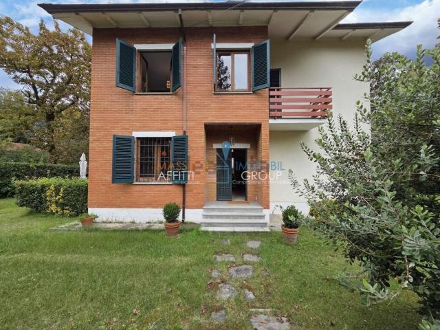 Case e ville in vendita di 240 m² in Via dei Fortini, 75