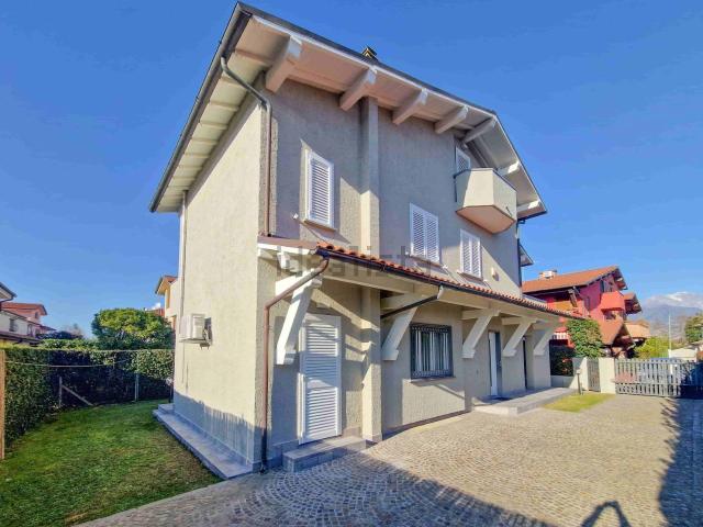 Case e ville in vendita di 240 m² in Via del Paradiso, 10