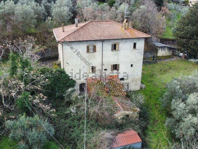Case e ville in vendita di 240 m² in Via della croce
