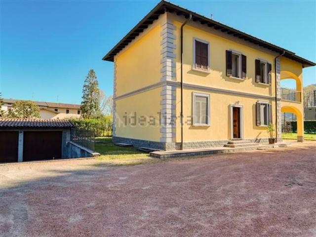 Case e ville in vendita di 240 m² in Via della Repubblica