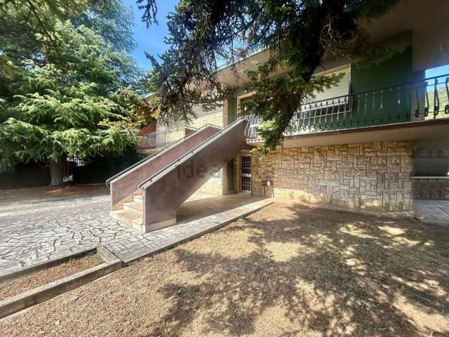Case e ville in vendita di 240 m² in Via della Vetturella, 27