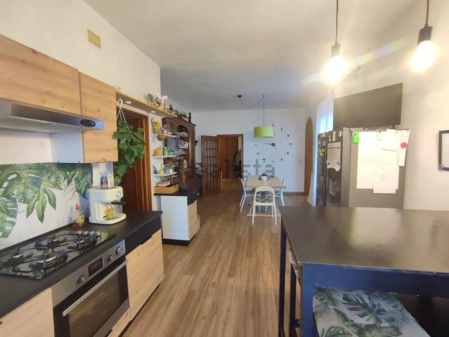 Case e ville in vendita di 240 m² in Via delle Corti