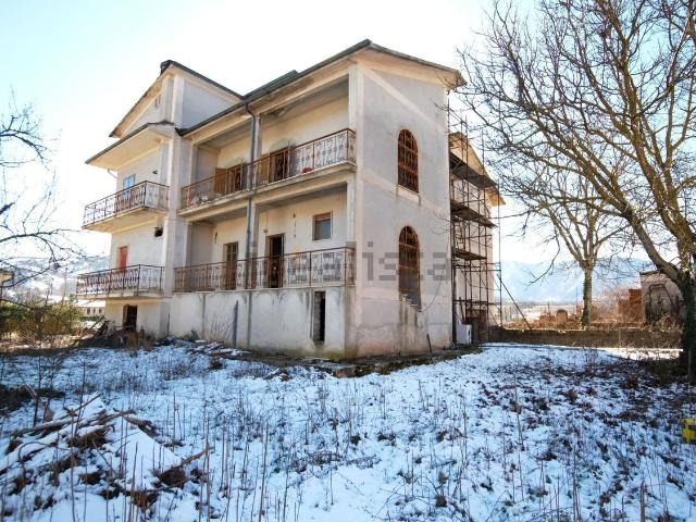 Case e ville in vendita di 240 m² in Via delle Rose