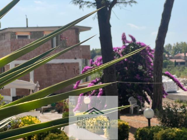 Case e ville in vendita di 240 m² in Via di Monterotondo