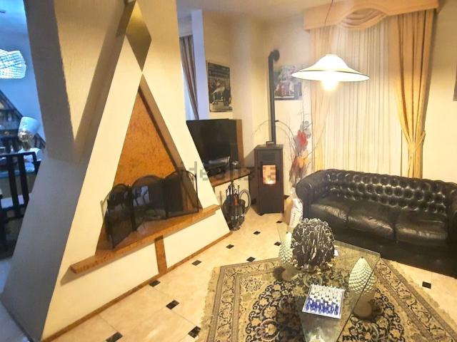 Case e ville in vendita di 240 m² in Via di Mezzo