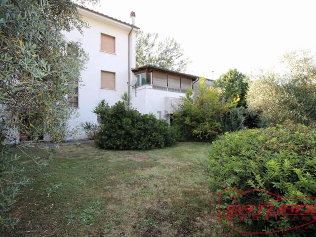 Case e ville in vendita di 240 m² in Via di Poggio Seconda, 3205