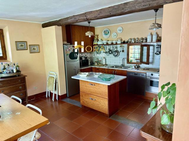 Case e ville in vendita di 240 m² in Via di Rosano, 178