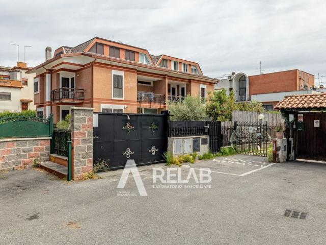 Case e ville in vendita di 240 m² in Via di Torre Gaia, 37