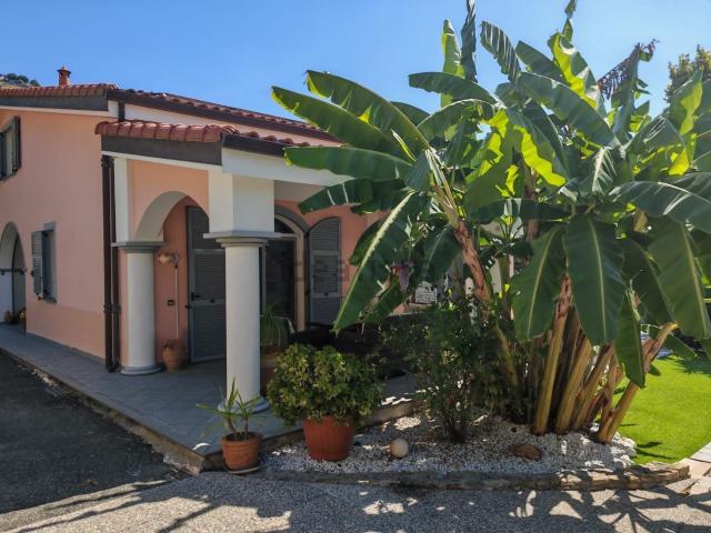 Case e ville in vendita di 240 m² in Via Duca degli Abruzzi