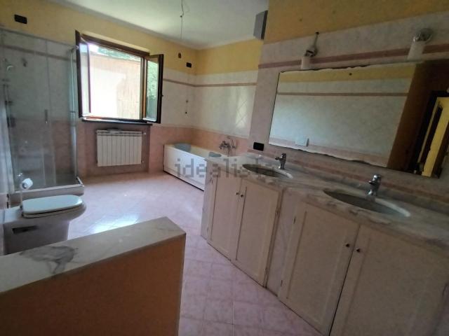 Case e ville in vendita di 240 m² in Via Enrico Mattei, 55100